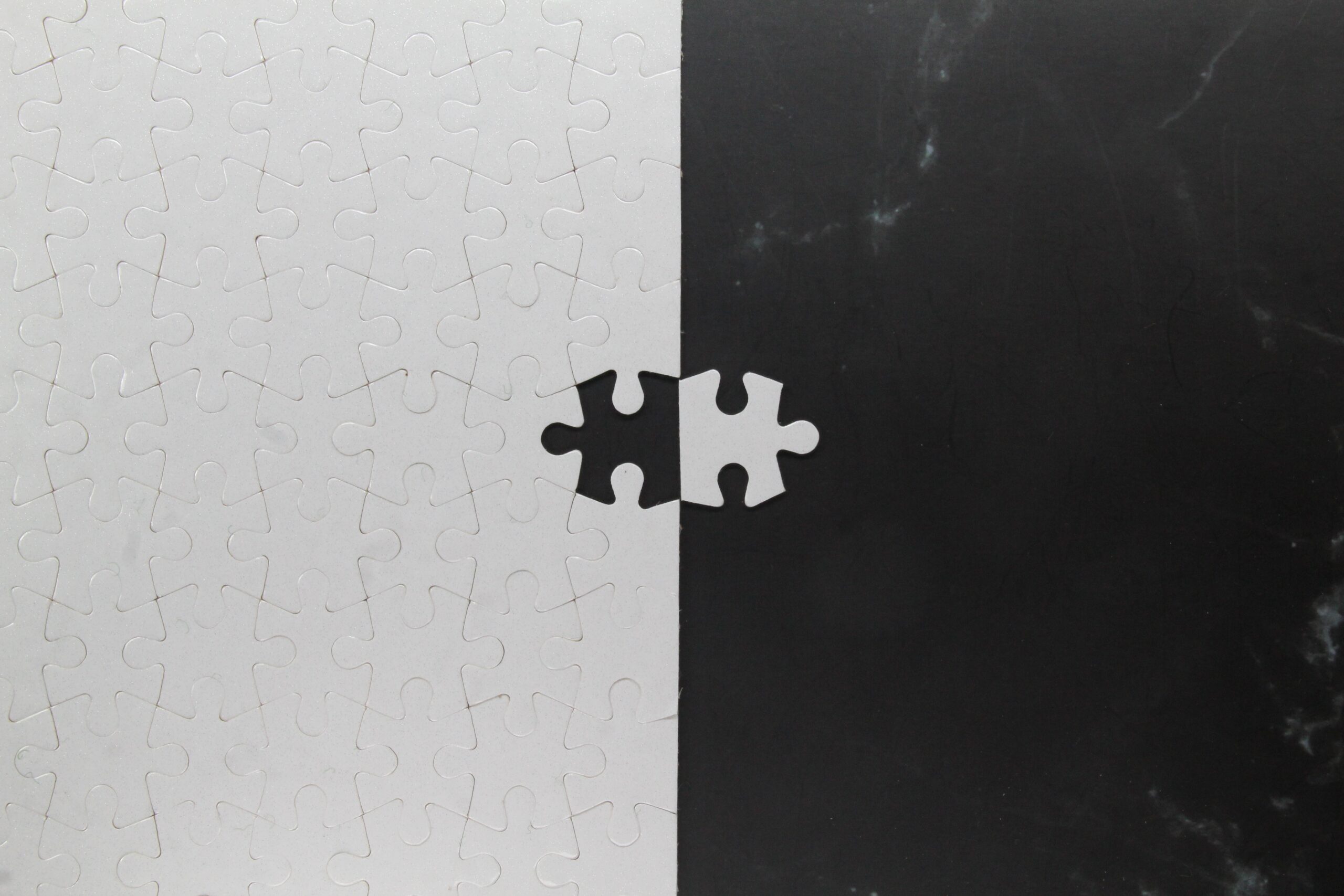black-white-puzzle-with-word-h-it-scaled